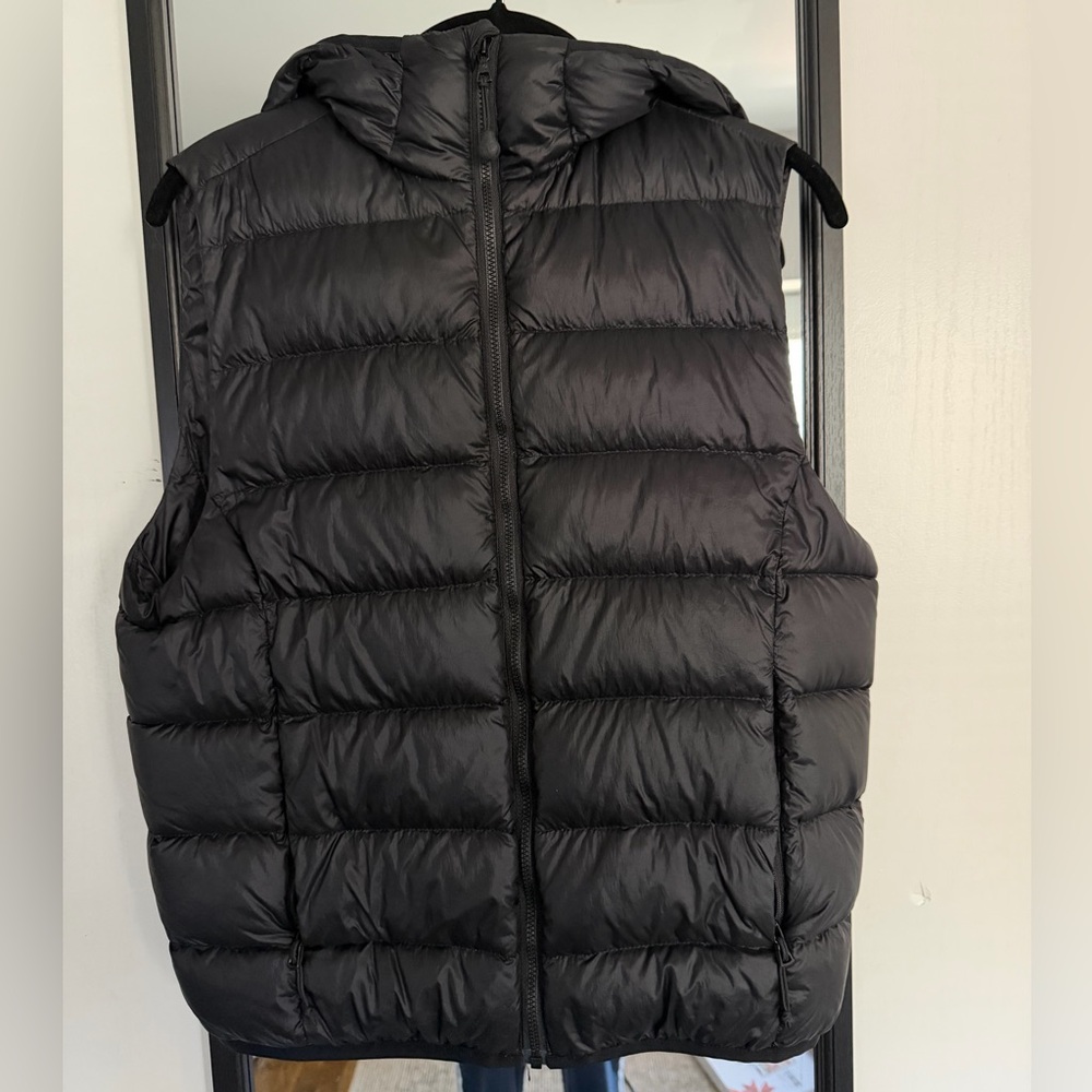 Aritzia Black Puffer Vest with Hood